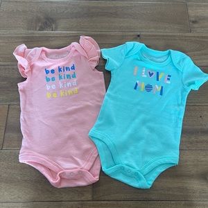 Coordinating onesies 💕🎀